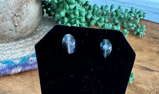 🖤 Black Cat’s Eye Stud Earrings