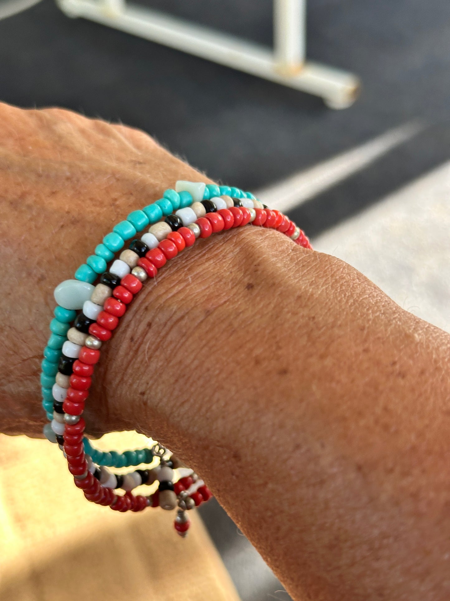 🔶 Bracelet: Bright Coral & Turquoise Memory Wire Wrap