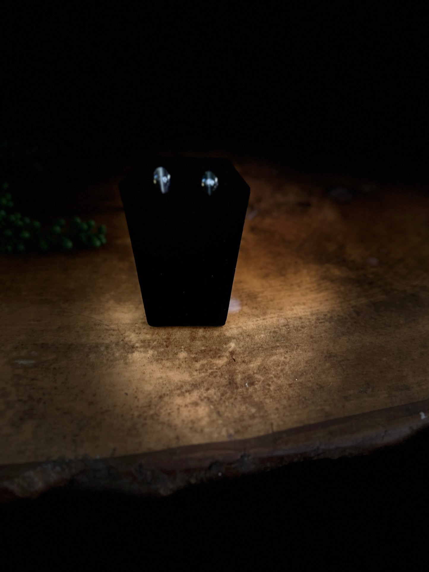 🖤 Black Cat’s Eye Stud Earrings