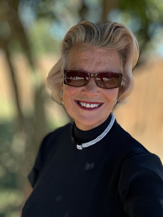 Monochrome Daisy Beaded Necklace — Handcrafted Elegance in Black & White