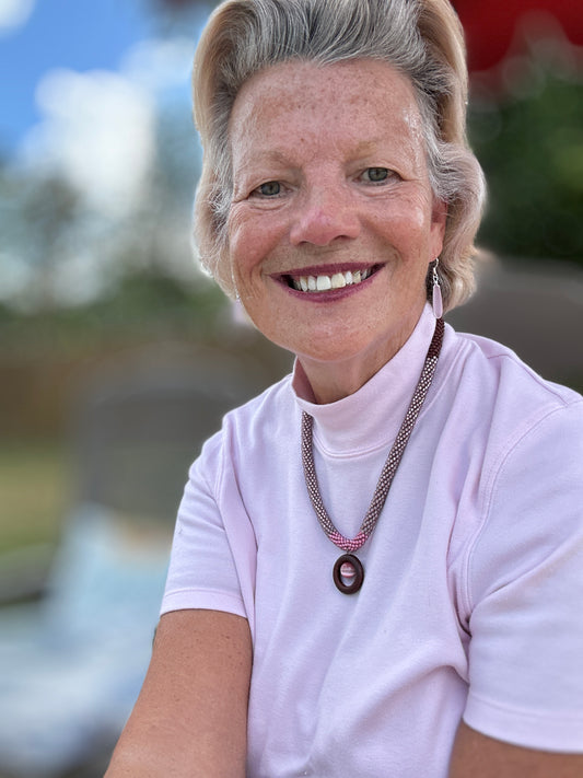 Rosy Horizon Beaded Necklace — Gradient Pink Elegance with Wooden Pendant