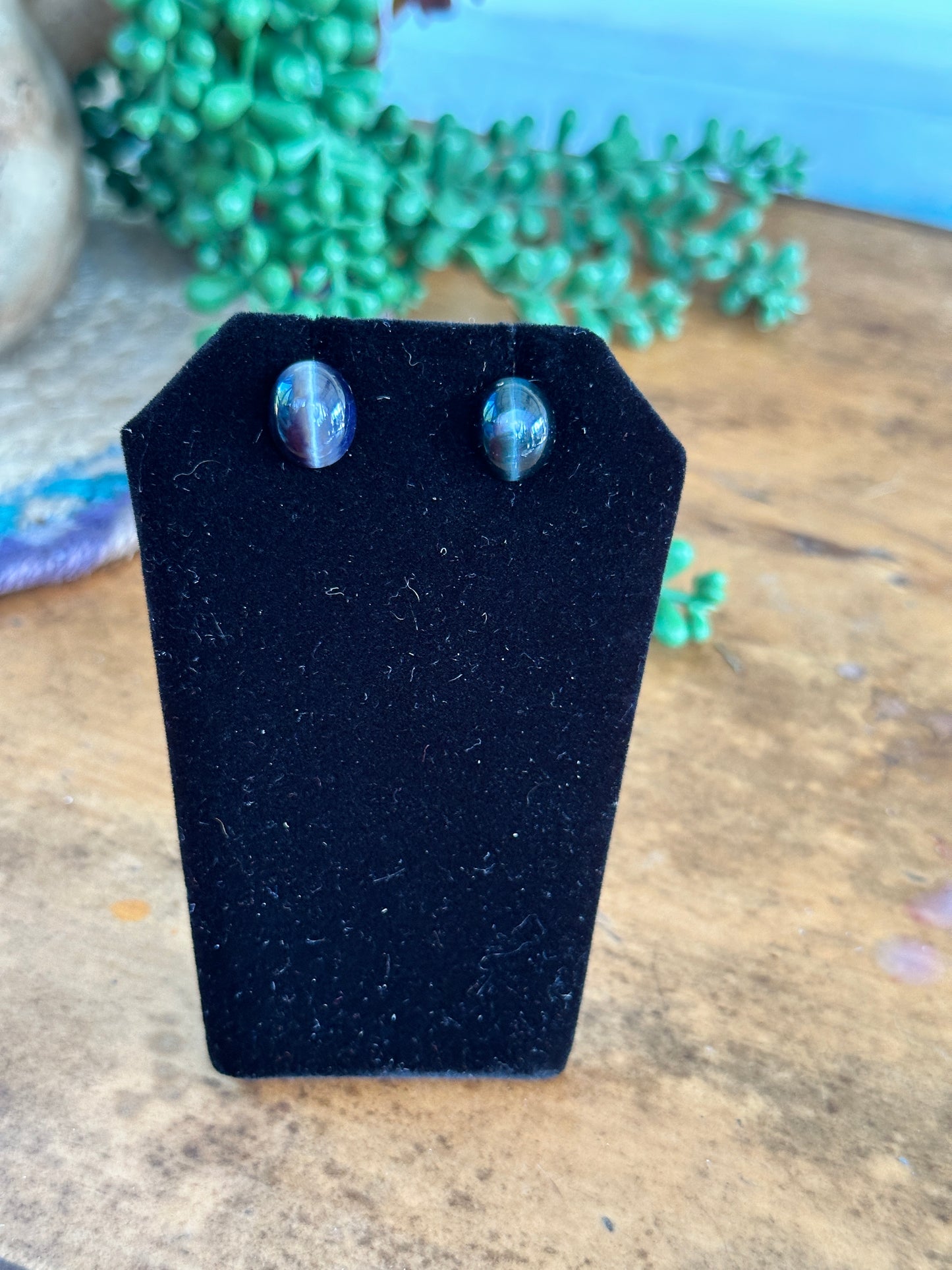 🖤 Black Cat’s Eye Stud Earrings